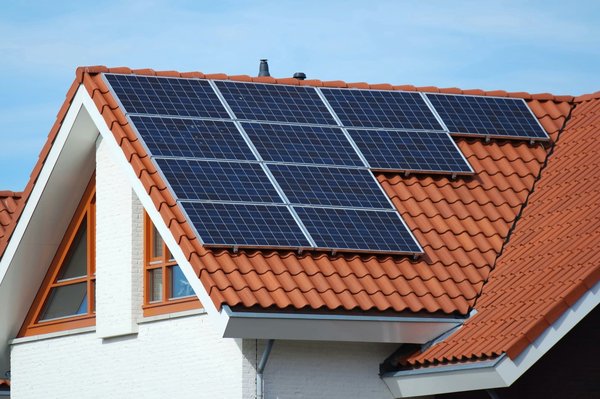 Coût panneau solaire pour 120m² : guide tarifaire