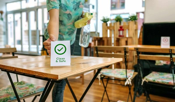 Découvrez la table basse pliante en bois et pratique