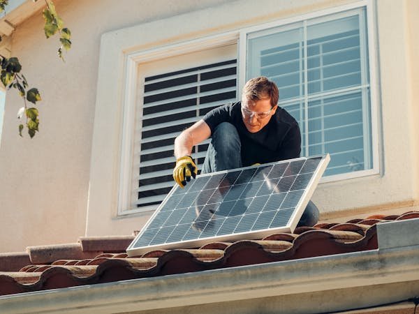 Panneaux solaires à Toulon : économisez sur vos factures d'électricité